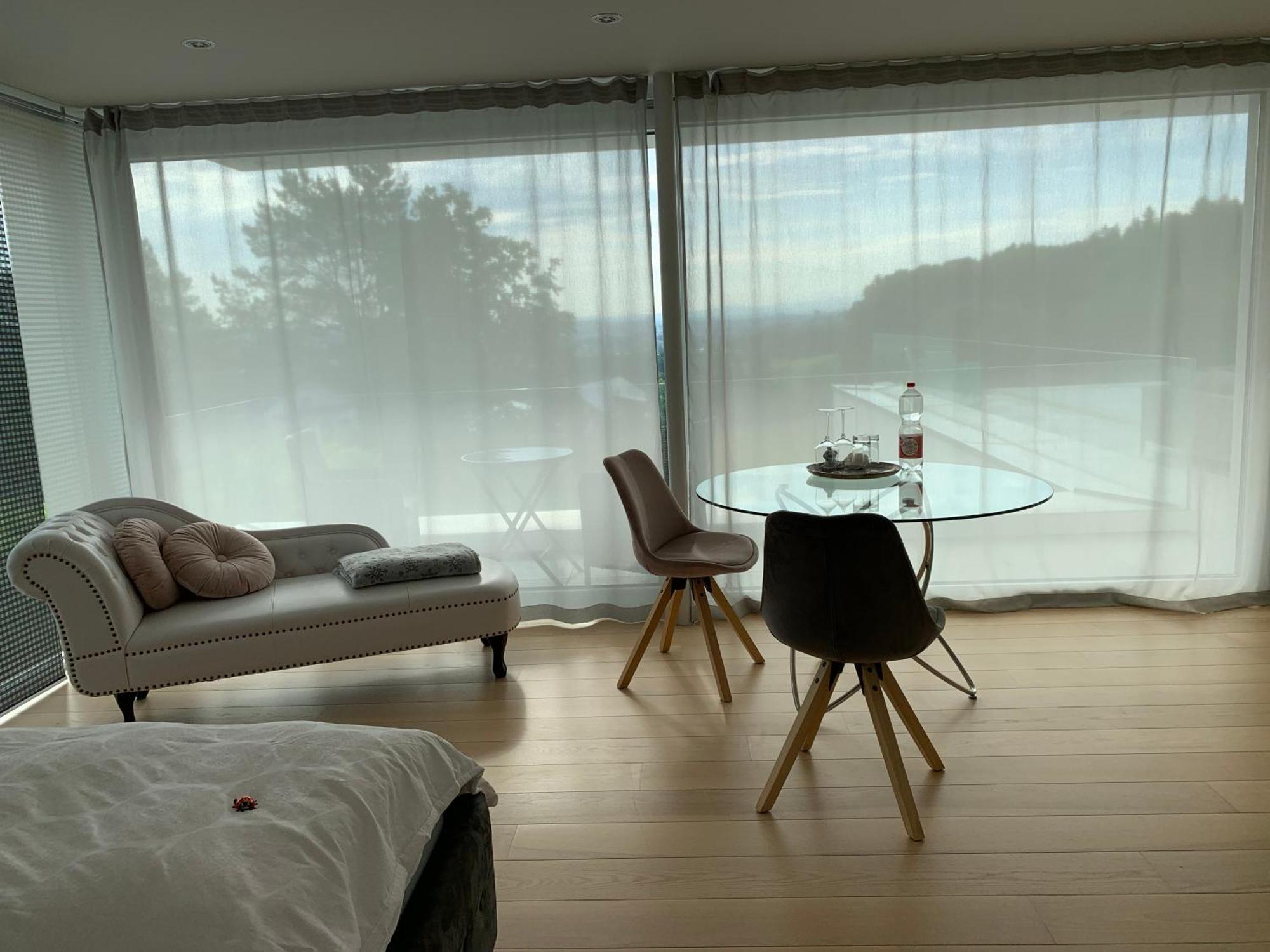 Deluxe Doppelzimmer Mit Pool Und Aussicht Danikon