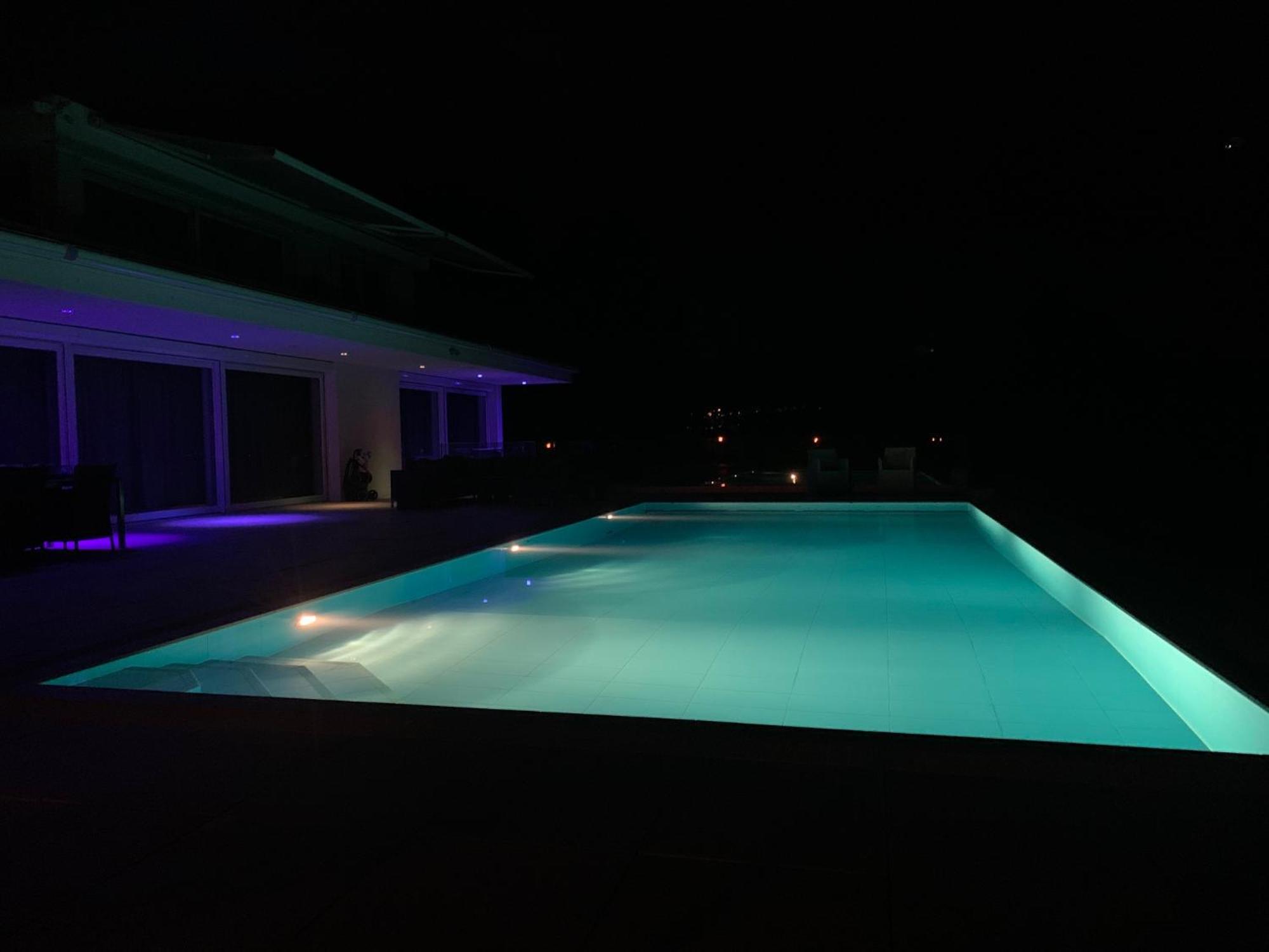 Deluxe Doppelzimmer Mit Pool Und Aussicht Homestay *
